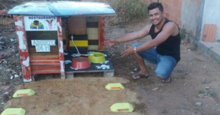 Jovem caridoso constrói ‘restaurante’ 24 horas para alimentar cães de rua